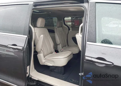 2017 Chrysler Pacifica Limited z USA, uszkodzony, nr VIN 2C4RC1GG3HR588744